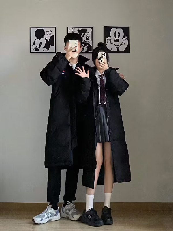199💵起 斐乐同款白鸭绒羽绒服)fjoJWYZKRDi)/ CZ11//全都是热门款啊！！入冬情侣必备！浅蓝色的款是真的好看，质感无敌~90%含绒量！防钻绒结构成本高！男款女款都有的,很适合情侣穿啊