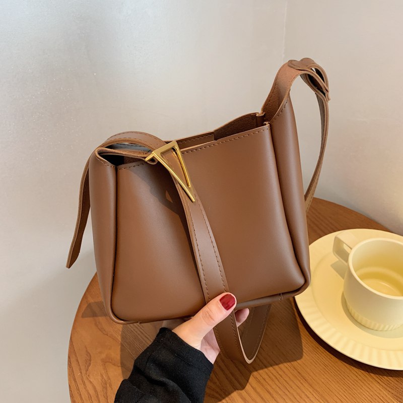 1.领券 加购物车1件【meiyastyle】韩版简约大气水桶子母包￥IpjD2jo3MNx￥/  近300w粉丝 原创包包大店铺5款颜色可选 好看实用性价比