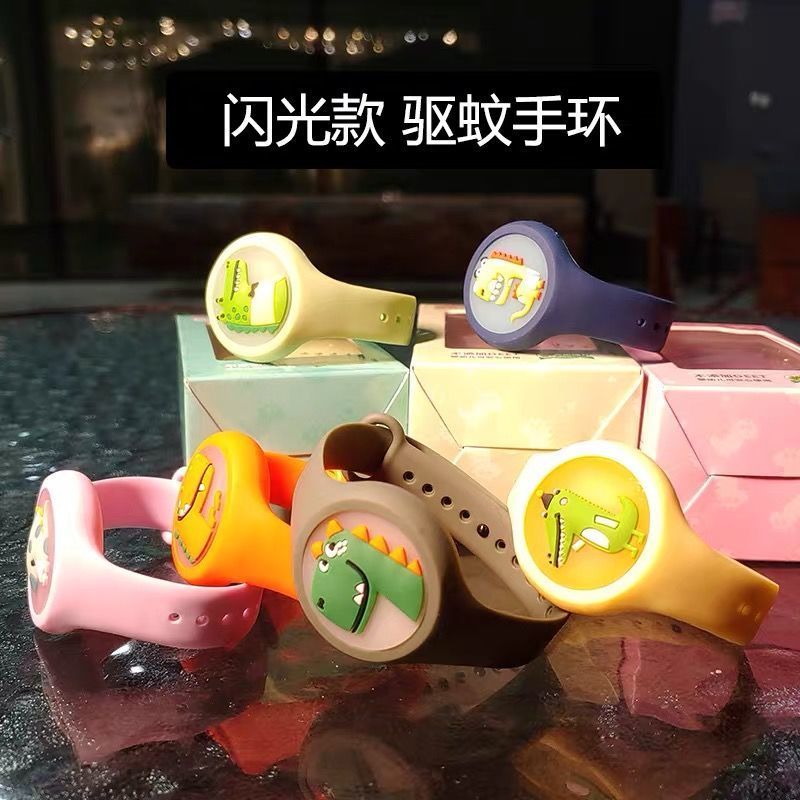 抖音卡通儿童发光驱蚊闪光手环防蚊植物精油防蚊叮咬手表男女通用1.9元