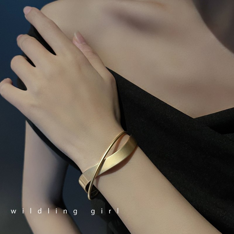 10.9元【wilding girl】野女极简哑光金色磨砂手镯(kLVEXjIouc7)/